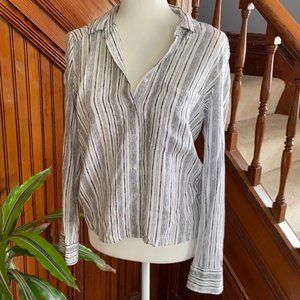 Black and white vertical button down boyfriend